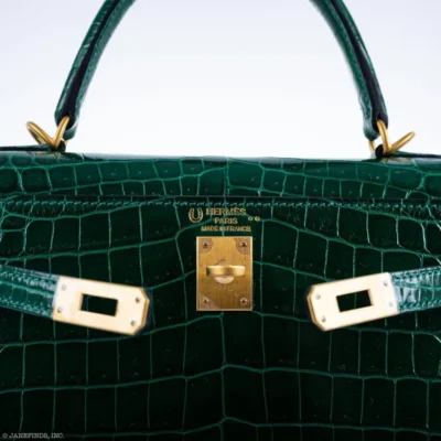 Hermès HSS Kelly 25 Sellier Emerald Cassis Shiny Niloticus Crocodile logo1