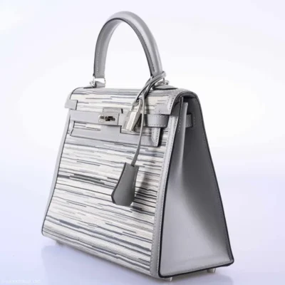 Hermès Rare Collectible 2001 Kelly 25 Sellier Gris Perle Box Calf & Vibrato Palladium Hardware Replica luxury handbag